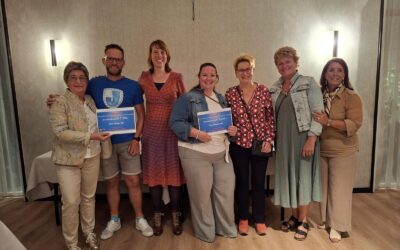 Overhandiging cheques Stichting Jarige Job en Ampersand